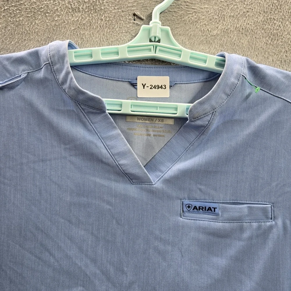 Ariat Women‎ Scrub Top XS Blue Logo Embroidery Nua Short Sleeve